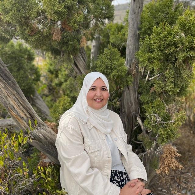 الدكتورة أمل جاد - مؤسسة مدرسة المنارة في سلطنة عمان